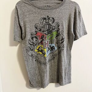 Harry Potter T Shirt Size Small‎ Gray Hogwarts Crest University Unisex